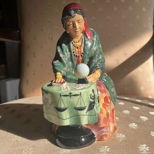 Royal Doulton Fortune Teller figurine excellent condition